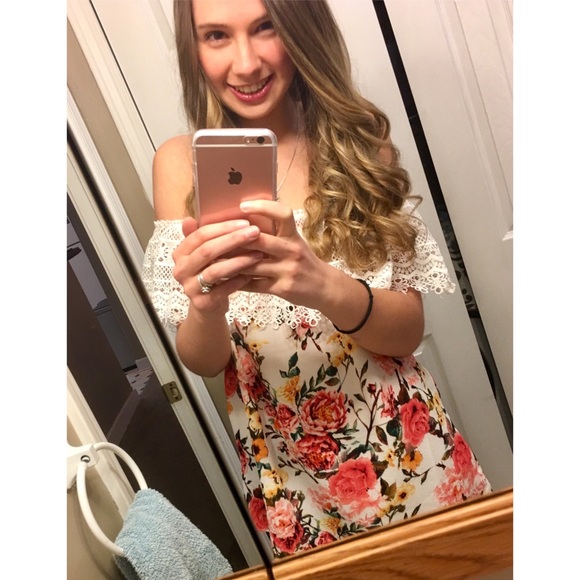 🎉HP🎉Off The Shoulder Floral Top - Picture 4 of 5